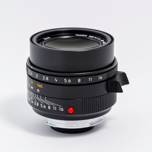 Leica 35mm f/1.4 Summilux-M ASPH Lens, Black #11726 (2022 Version) (Used)